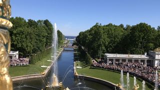 趣向を凝らした噴水を探しながら散策