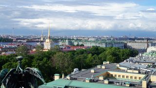 サンクトペテルブルクの街並みが一望できます
