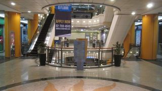 ４２階建ての高層オフィスビル