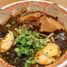 デラックス担々麺