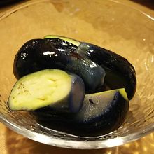 茄子の浅漬けは那須と新潟産の茄子の食べ比べ