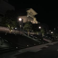 滋賀県立芸術劇場びわ湖ホール、全景。