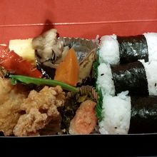 ラウンジにて弁当　540円