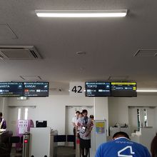 ホークスウェアを着た女性