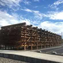 伯方の塩工場に隣接した流下式塩田