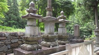 生害石が近くにあります