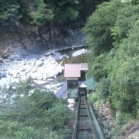 露天風呂へのケーブルカー