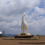 山頂に白馬のモニュメントがシンボル