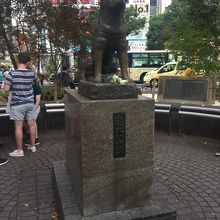ハチ公銅像