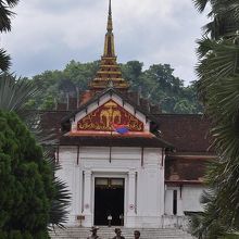 本館を正面から撮った。内部は撮影禁止だ