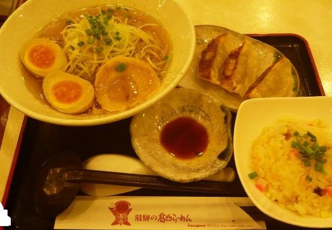 シンプルなしょうゆラーメンです。
