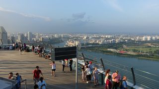 船のホテルの屋上、シンガポール一の絶景