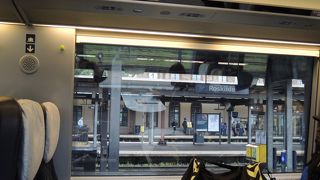 コペンハーゲン中央駅からコペンハーゲン空港駅まで３駅１３分のはずが、違う方向の電車に乗ってしまっていた