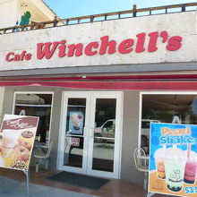 Winchell'sの赤い店名が目立ちます