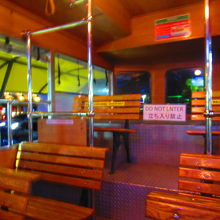 満員の時は立ちます