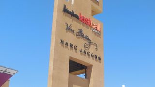 屋外型のアウトレット