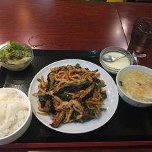 豚肉の細切りとナス炒め定食