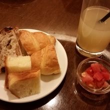 パンとソフトドリンク