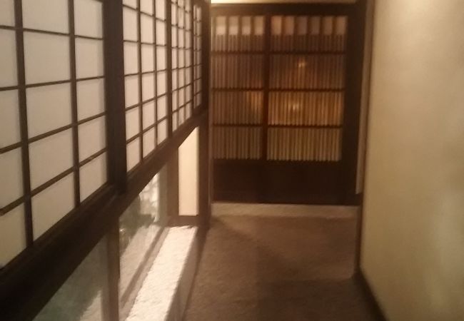 高級な割烹料亭という感じの店ですが、きさくです