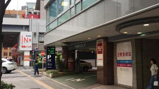交通会館の駐車場