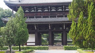 見事な三門ですが。