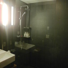 シャワーが利用可能。受付でお願いします。