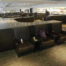 ソファーもあってＷｉ－Ｆｉも飛んでいて助かります。