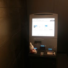 混んでいる時もこちらの機械もあります。