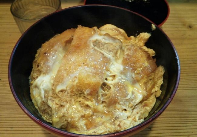 蕎麦屋でかつ丼