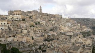 洞窟住居の街並みが世界遺産