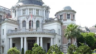 円形ドームが特徴