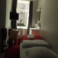 狭いがプライベートは確保できる