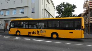 黄色い路線バス