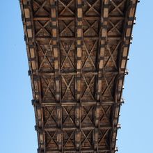 下から見上げると・・・