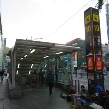 チャガルチ駅の10番出入口