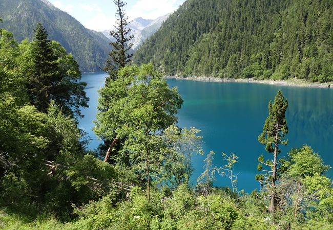 九塞溝で一番大きな湖だそうです。