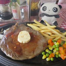 リブステーキ1700円なり。見た目より柔らかいお肉でした