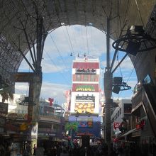 アーケード内にあるので、過ごしやすい