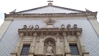 青と白のすっきりとしたアズレージョ