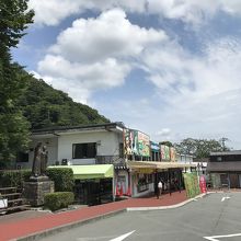 お店もたくさん