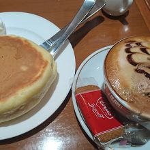 ホットケーキとカフェモカ