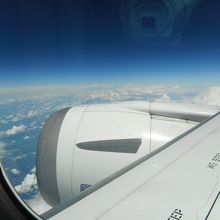 DreamLinerは窓の明るさをボタンで変えられて画期的！