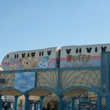 ラッピング車両が走っている時期もあります。