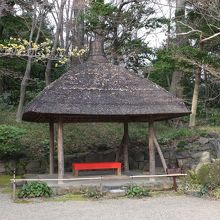 本当に最低限の建物です。戦後の再建です。