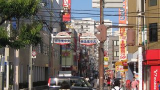 阪急茨木市駅東口真ん前の商店街