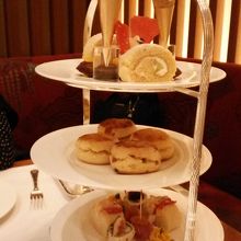 アフタヌーンティーはボリュームたっぷり。