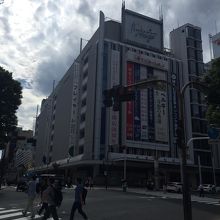 文化村通りより