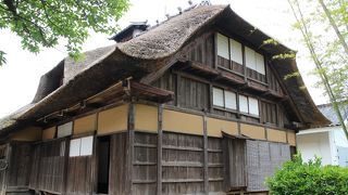 武将の兜のような屋根