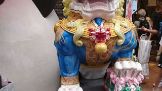 ベルばらの部屋のイベントで狛犬もベルばら仕様