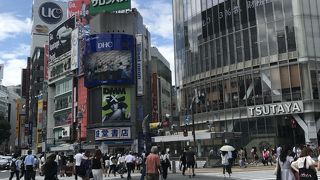 スクランブル交差点の前